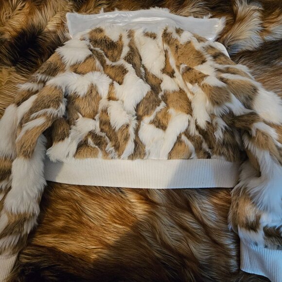 NWT Medium I Love H81 Faux Rabbit Patchwork Zipper Rib Knit Lottie Yellowjackets - Picture 7 of 13